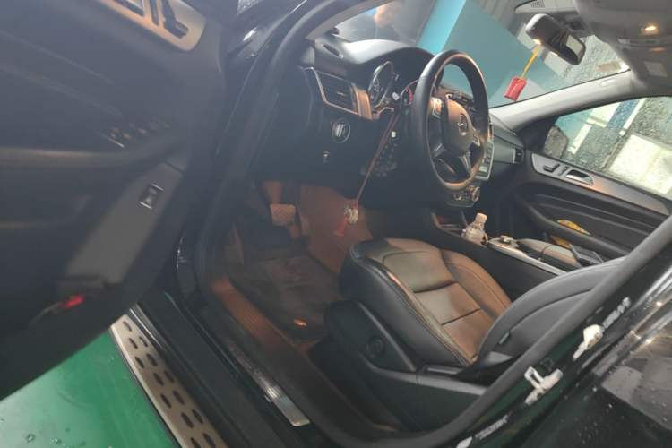 Used Mercedes-Benz M-Class 2014 ML 320 4MATIC Driver Seat
