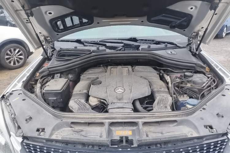 Used Mercedes-Benz M-Class 2014 ML 320 4MATIC Engine Bay