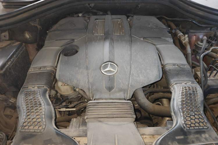 Used Mercedes-Benz M-Class 2014 ML 320 4MATIC Engine Bay