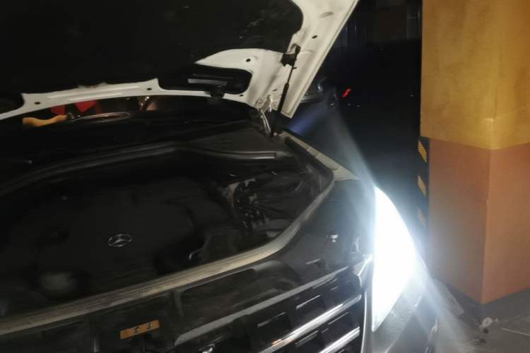 Used Mercedes-Benz M-Class 2014 ML 400 4MATIC Luxury Model Engine Bay Left