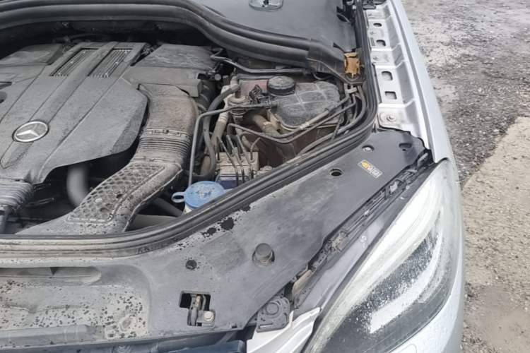 Used Mercedes-Benz M-Class 2014 ML 320 4MATIC Engine Bay Left