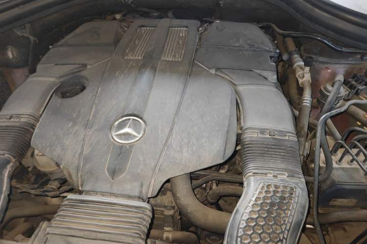 Used Mercedes-Benz M-Class 2014 ML 320 4MATIC Engine Bay Left