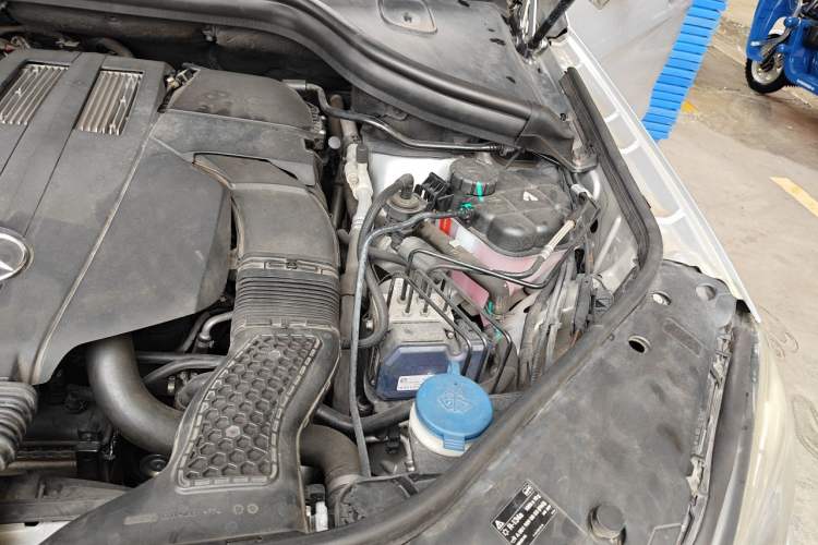 Used Mercedes-Benz M-Class 2014 ML 400 4MATIC Luxury Model Engine Bay Left