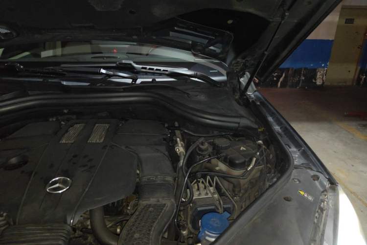 Used Mercedes-Benz M-Class 2014 ML 320 4MATIC Engine Bay Left