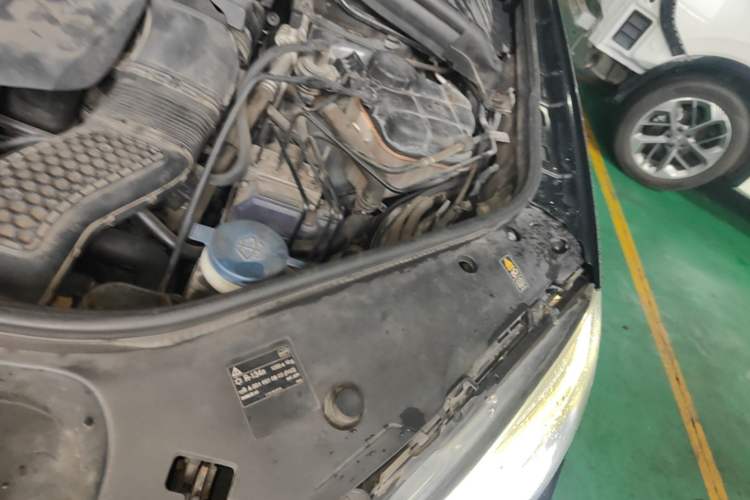 Used Mercedes-Benz M-Class 2014 ML 320 4MATIC Engine Bay Left