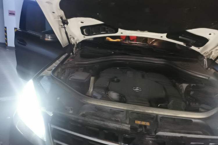 Used Mercedes-Benz M-Class 2014 ML 400 4MATIC Luxury Model Engine Bay Right