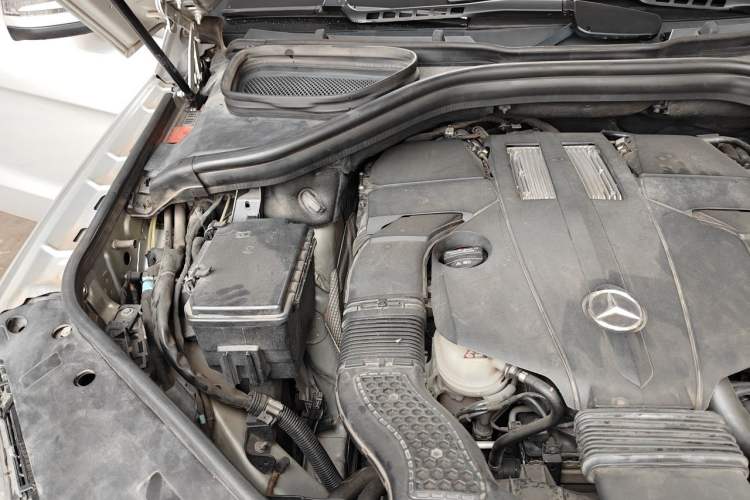 Used Mercedes-Benz M-Class 2014 ML 400 4MATIC Luxury Model Engine Bay Right