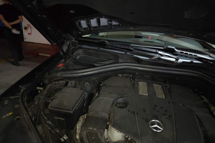 Used Mercedes-Benz M-Class 2014 ML 320 4MATIC Engine Bay Right