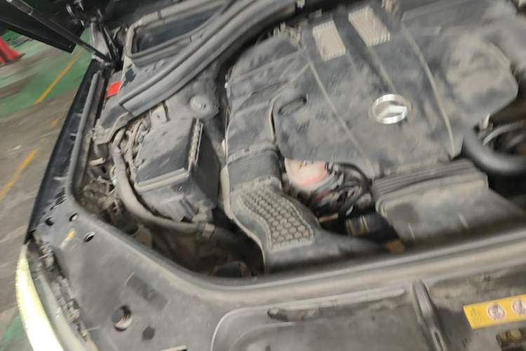 Used Mercedes-Benz M-Class 2014 ML 320 4MATIC Engine Bay Right
