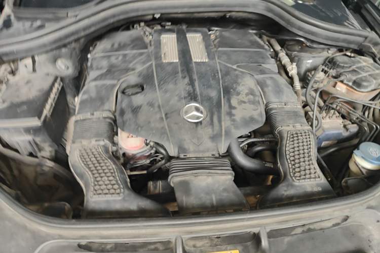 Used Mercedes-Benz M-Class 2014 ML 320 4MATIC Engine Bay