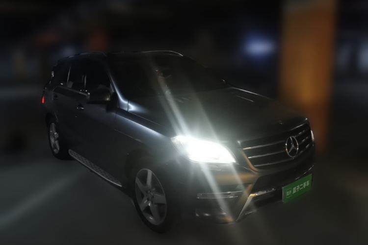 Used Mercedes-Benz M-Class 2014 ML 400 4MATIC Luxury Model Front Right 45 Deg