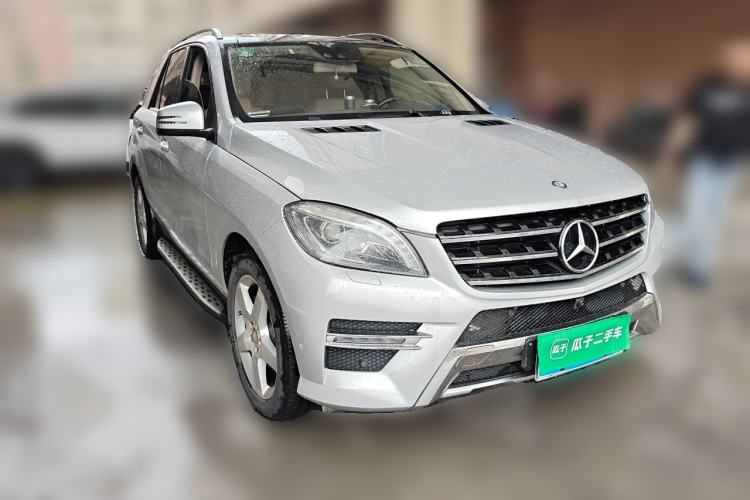Used Mercedes-Benz M-Class 2014 ML 400 4MATIC Luxury Model Front Right 45 Deg