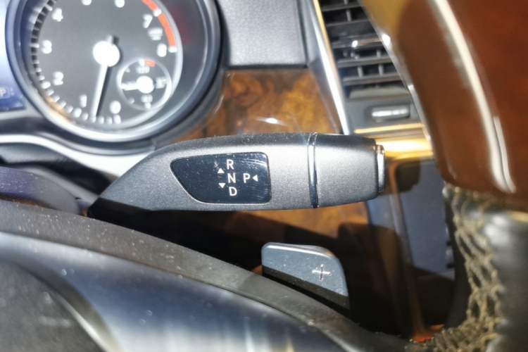 Used Mercedes-Benz M-Class 2014 ML 400 4MATIC Luxury Model Gear Lever