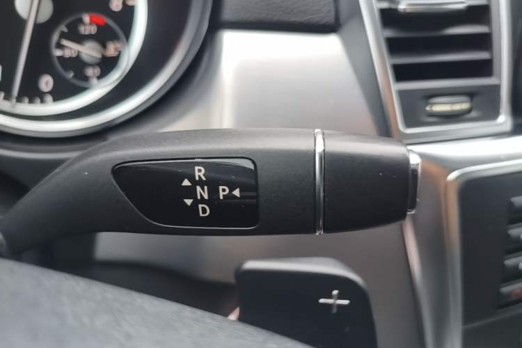 Used Mercedes-Benz M-Class 2014 ML 320 4MATIC Gear Lever