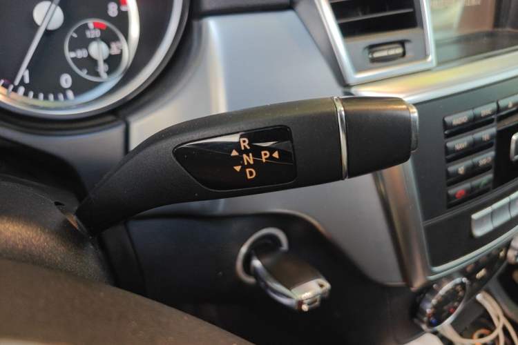 Used Mercedes-Benz M-Class 2014 ML 320 4MATIC Gear Lever