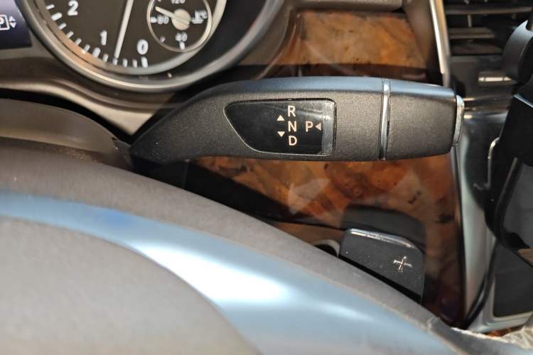 Used Mercedes-Benz M-Class 2014 ML 400 4MATIC Luxury Model Gear Lever