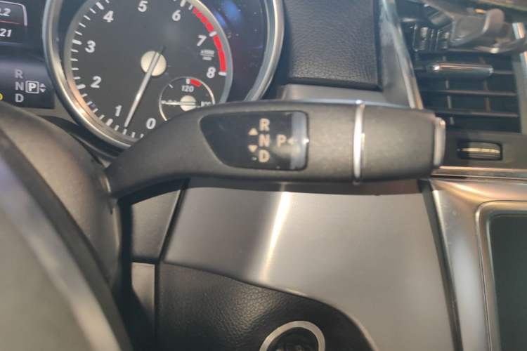 Used Mercedes-Benz M-Class 2014 ML 320 4MATIC Gear Lever