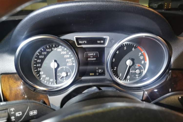 Used Mercedes-Benz M-Class 2014 ML 400 4MATIC Luxury Model Instrument Cluster