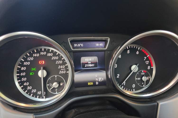 Used Mercedes-Benz M-Class 2014 ML 320 4MATIC Instrument Cluster