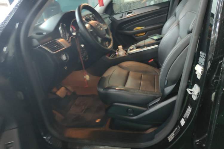 Used Mercedes-Benz M-Class 2014 ML 320 4MATIC Left Front Seat