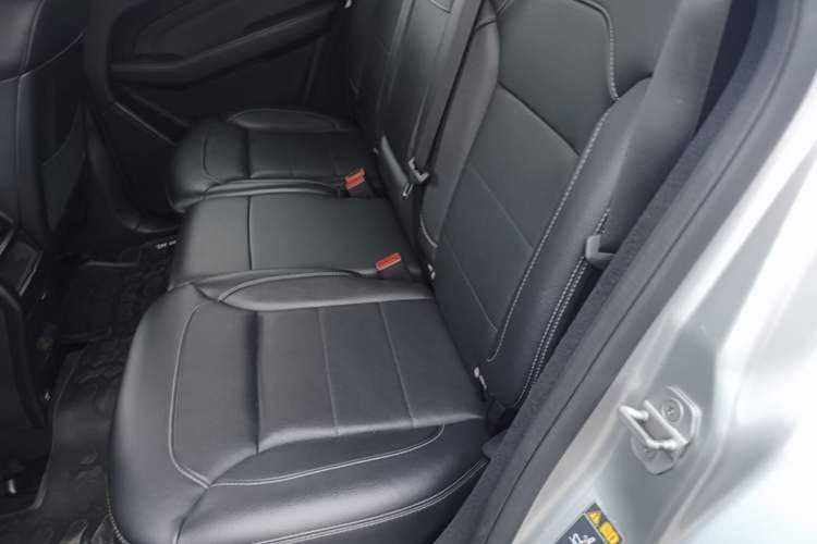 Used Mercedes-Benz M-Class 2014 ML 320 4MATIC Left Rear Seat