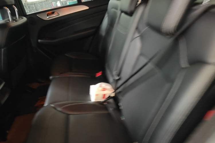 Used Mercedes-Benz M-Class 2014 ML 320 4MATIC Left Rear Seat