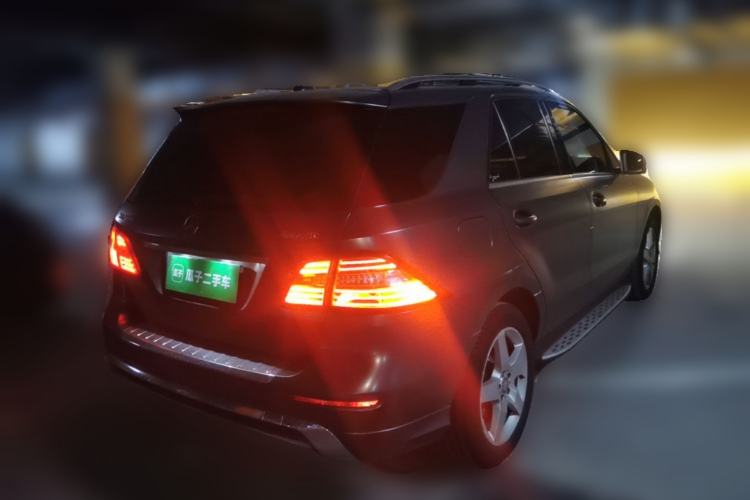 Used Mercedes-Benz M-Class 2014 ML 400 4MATIC Luxury Model Rear Right 45 Deg
