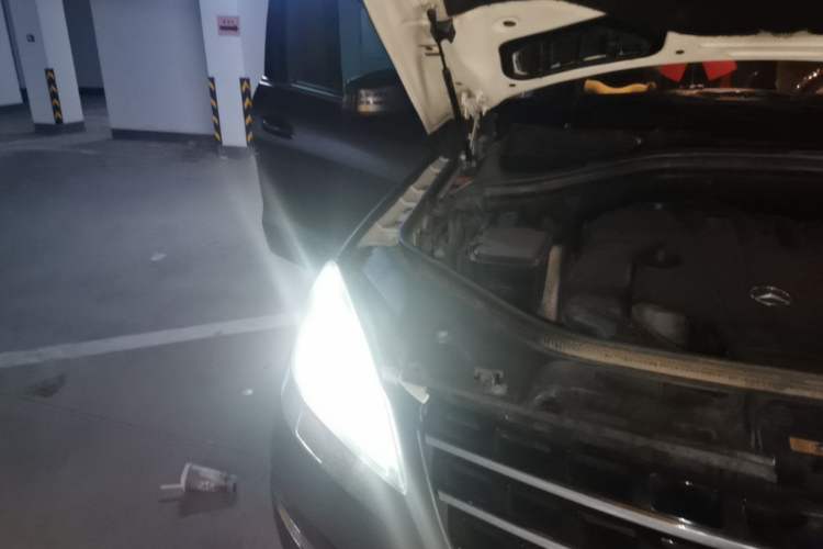Used Mercedes-Benz M-Class 2014 ML 400 4MATIC Luxury Model Right Front Headlight