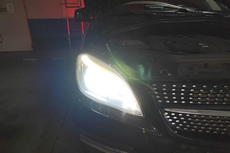 Used Mercedes-Benz M-Class 2014 ML 320 4MATIC Right Front Headlight