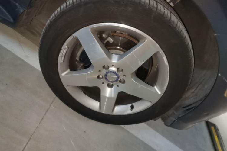 Used Mercedes-Benz M-Class 2014 ML 400 4MATIC Luxury Model Right Front Wheel Hub
