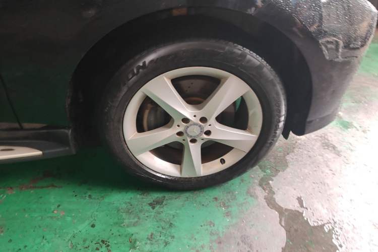 Used Mercedes-Benz M-Class 2014 ML 320 4MATIC Right Front Wheel Hub