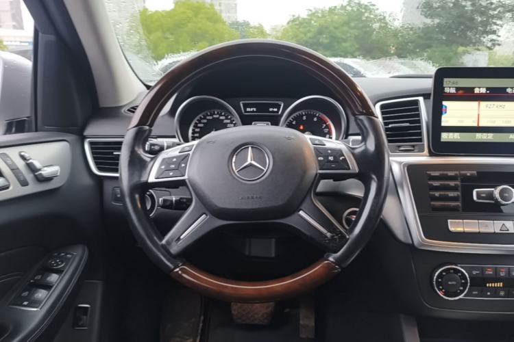 Used Mercedes-Benz M-Class 2014 ML 320 4MATIC Steering Wheel