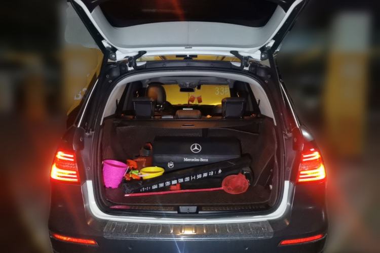 Used Mercedes-Benz M-Class 2014 ML 400 4MATIC Luxury Model Trunk