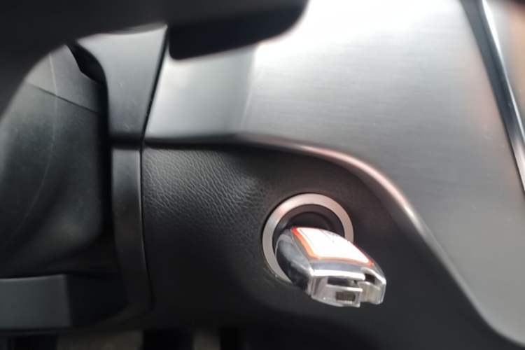 Used Mercedes-Benz M-Class 2014 ML 320 4MATIC Vehicle Key