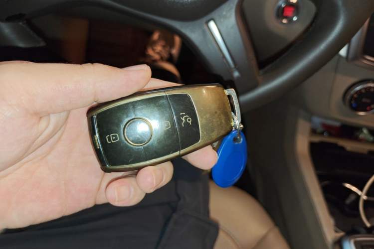 Used Mercedes-Benz M-Class 2014 ML 320 4MATIC Vehicle Key