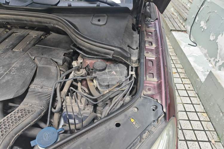 Used Mercedes-Benz M-Class 2014 ML 320 4MATIC Engine Bay Left