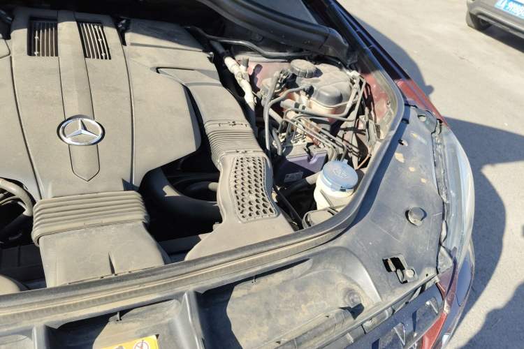 Used Mercedes-Benz M-Class 2014 ML 320 4MATIC Engine Bay Left