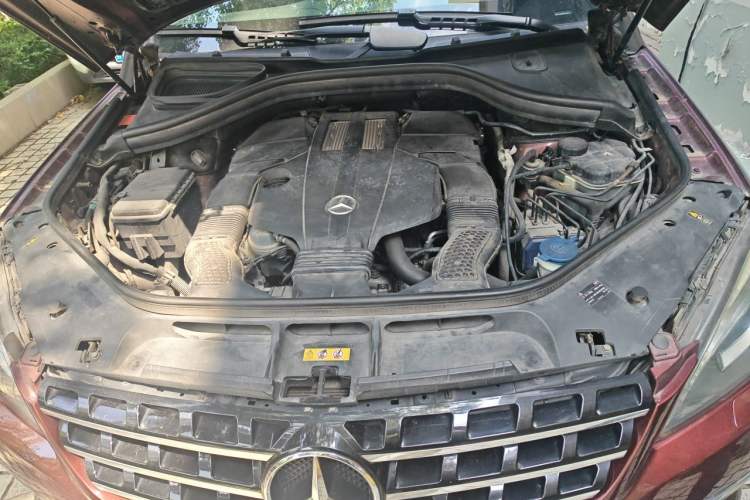 Used Mercedes-Benz M-Class 2014 ML 320 4MATIC Engine Bay