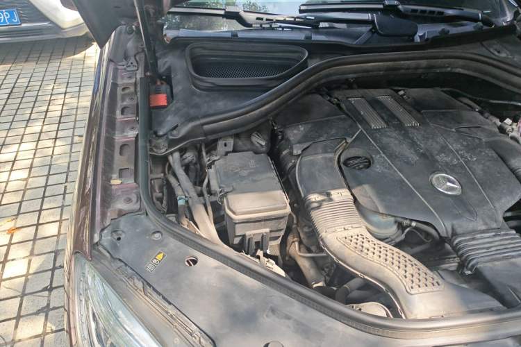 Used Mercedes-Benz M-Class 2014 ML 320 4MATIC Engine Bay Right