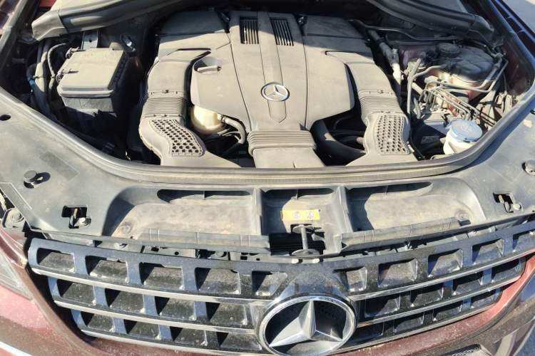 Used Mercedes-Benz M-Class 2014 ML 320 4MATIC Engine Bay