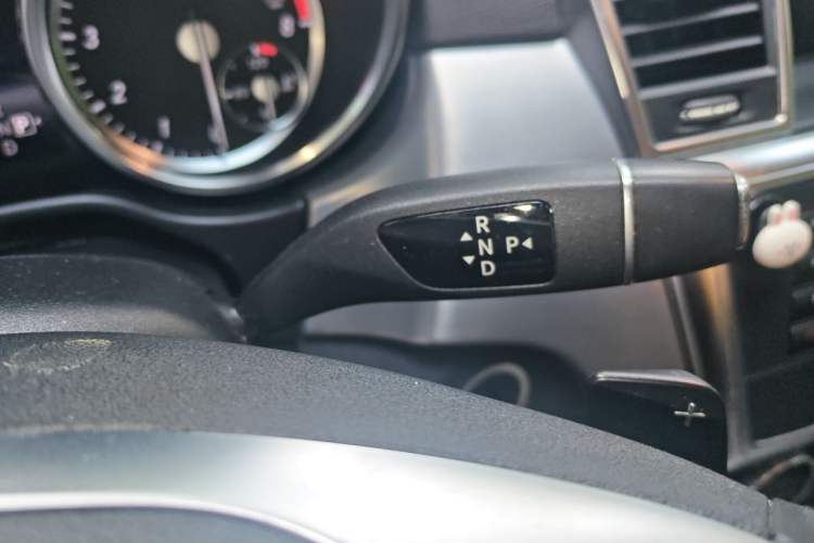 Used Mercedes-Benz M-Class 2014 ML 320 4MATIC Gear Lever