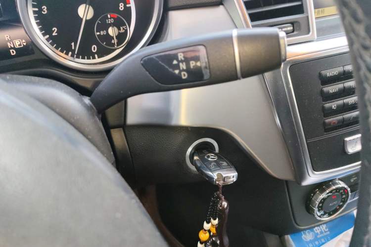 Used Mercedes-Benz M-Class 2014 ML 320 4MATIC Gear Lever