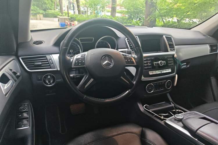 Used Mercedes-Benz M-Class 2014 ML 320 4MATIC Steering Wheel