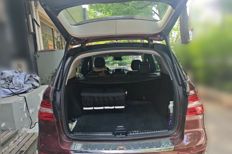 Used Mercedes-Benz M-Class 2014 ML 320 4MATIC Trunk