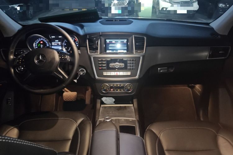 Used Mercedes-Benz M-Class 2014 ML 320 4MATIC Center Console