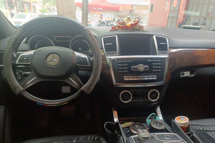 Used Mercedes-Benz M-Class 2014 ML 400 4MATIC Luxury Model Center Console