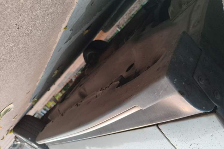 Used Mercedes-Benz M-Class 2014 ML 320 4MATIC Chassis Front Left