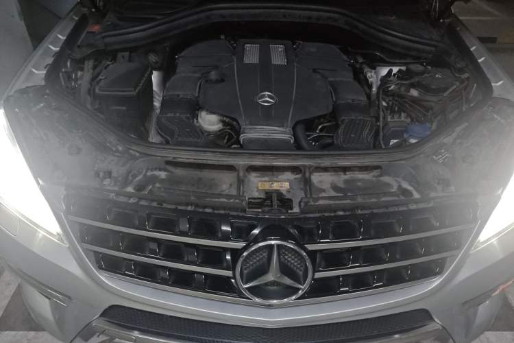 Used Mercedes-Benz M-Class 2014 ML 320 4MATIC Engine Bay