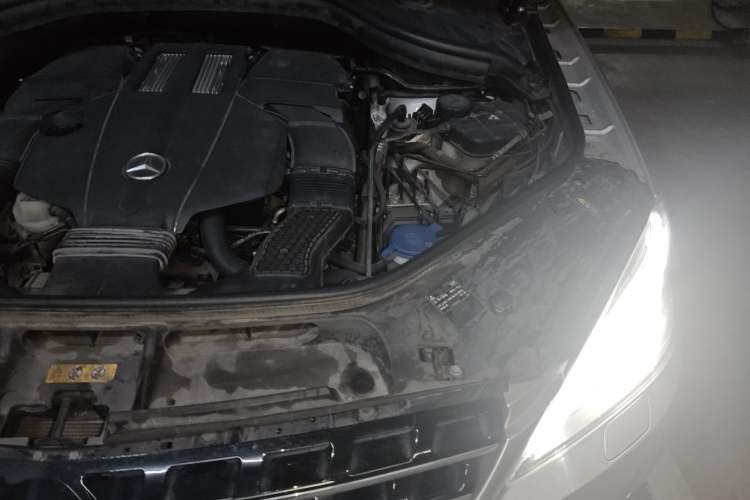 Used Mercedes-Benz M-Class 2014 ML 320 4MATIC Engine Bay Left