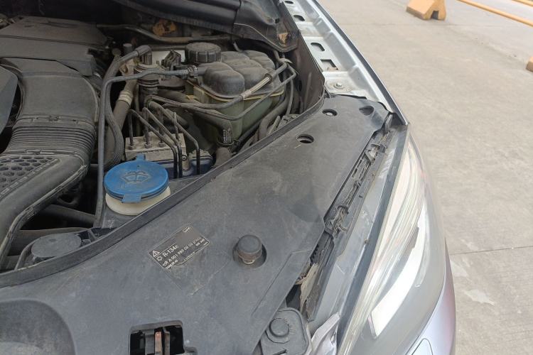 Used Mercedes-Benz M-Class 2014 ML 400 4MATIC Luxury Model Engine Bay Left